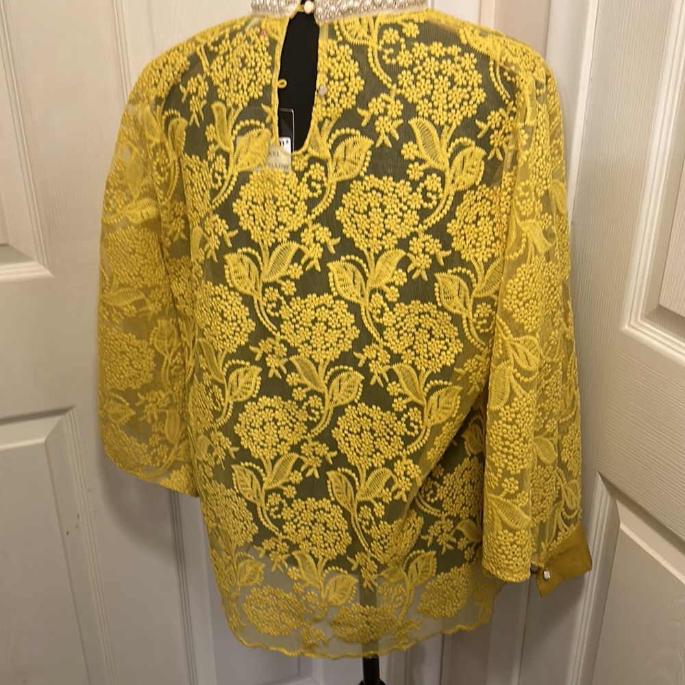 By Nancy Yellow Lace Top NEW - Picture 2 of 7